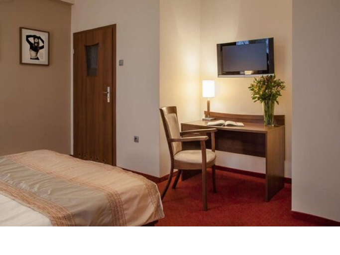 Bedroom 2, M Hotel, Zgierz