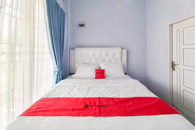 RedDoorz Syariah @ Masrun Homestay Bangkinang - Tap to explore photos