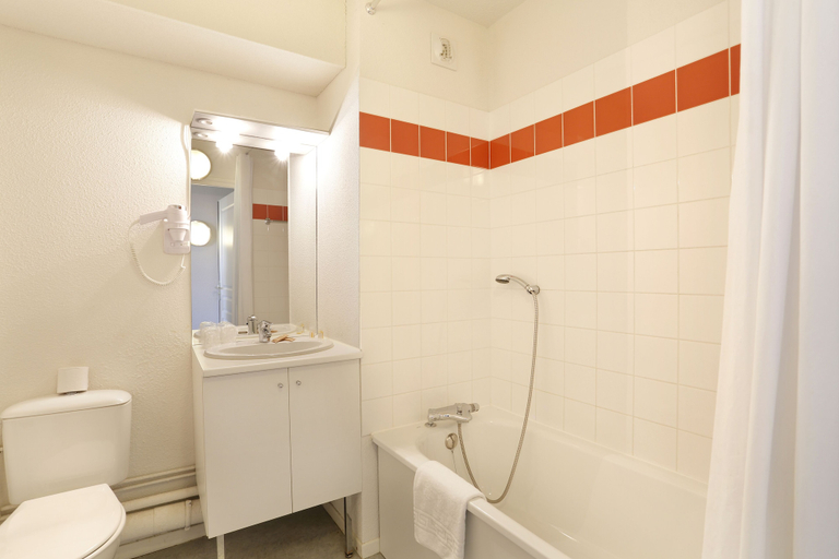 Bathroom 4, Vacancéole - Les Demeures Champenoises Confort, Marne