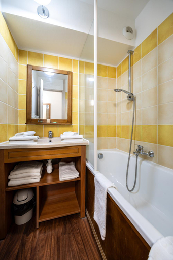 Bathroom 3, Résidence Pierre & Vacances Les Trois Domaines, Ariège