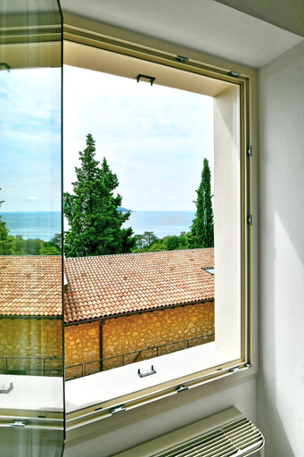 Others 3, Il sogno sul lago, Brescia