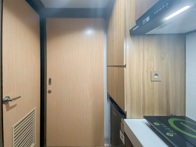 Cozy and Restful 1BR without Living Room Apartment The Alton By Travelio, Kota Semarang