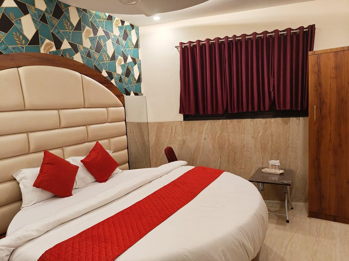 Bedroom 2, Hotel Plaza - Near Byculla Railway Station, Mumbai City