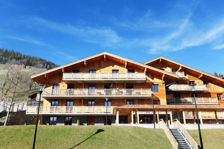 Exterior & Views