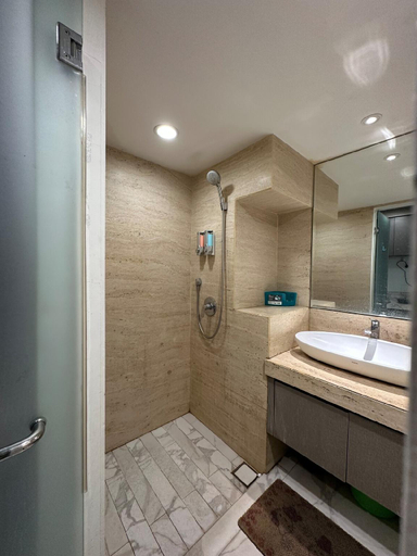 Bathroom 18