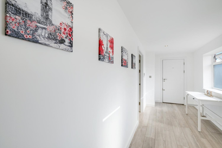 Others 5, St Martins 2 Bedroom Apartments in Ruislip By 360 Stays, London