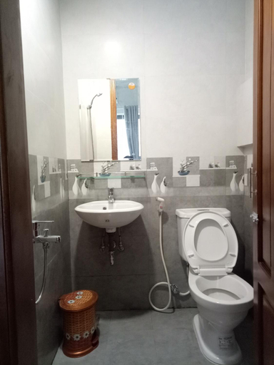 Bathroom 5, TinTin Hue hostel, Huế