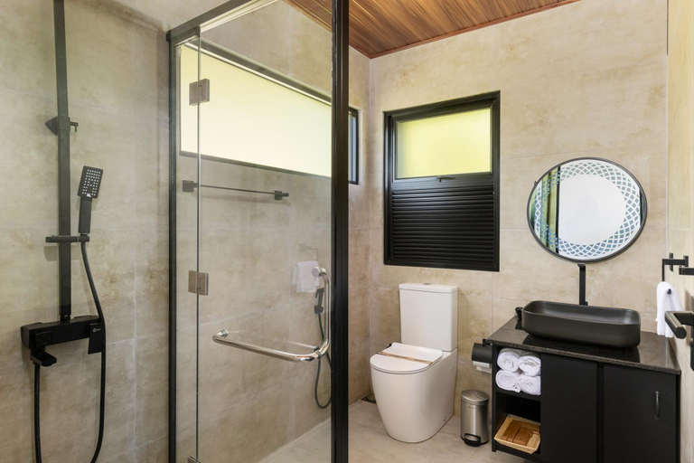 Bathroom, Ferndale Retreat Knuckles, Medadumbara