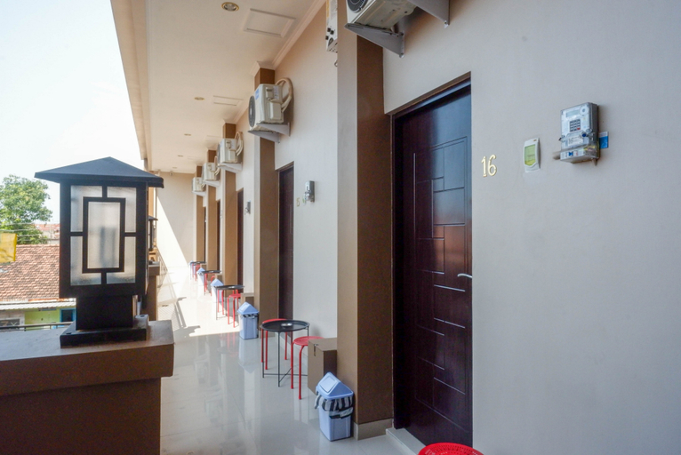 Exterior & Views 2, Urbanview Hotel near Alun Alun Tegal, Tegal