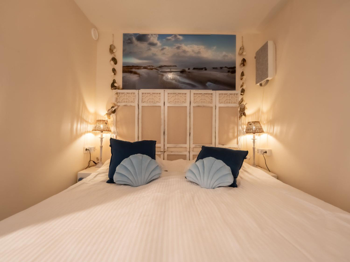 Bedroom 2, Studio Pacific with parking and sea view by Interhome, West-Vlaanderen