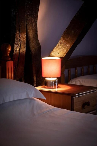 Bedroom 1, the crown hotel, Hampshire