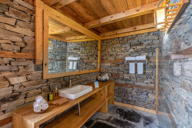 Bathroom 3, ELIVAAS 4 BHK with Garden & Sauna - Skylounge, Shimla