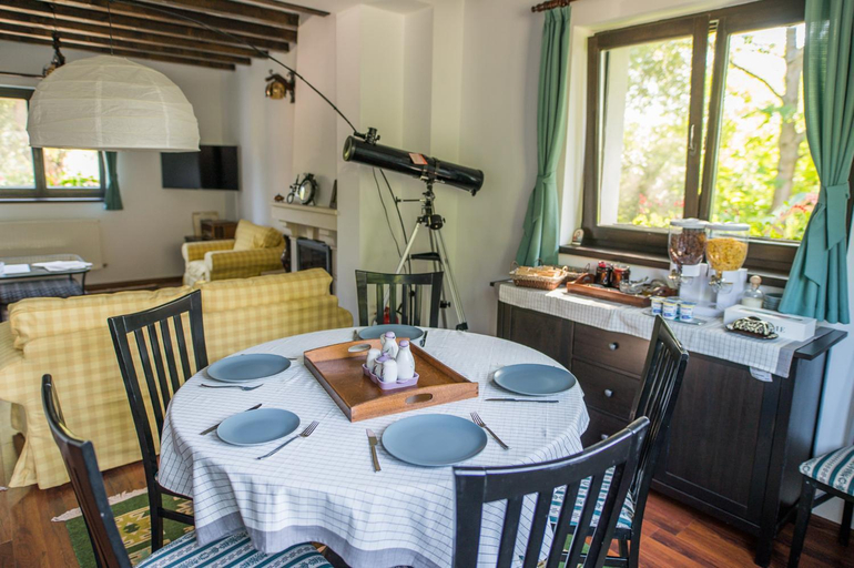Food & Drinks, Casa din Plai, Provita De Sus