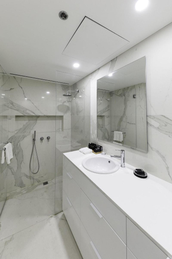 Bathroom 3, Renoma Apartments