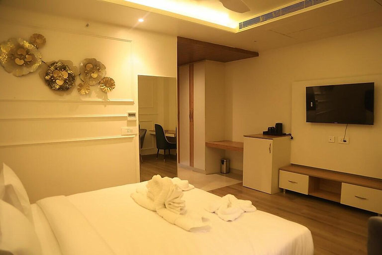 Bedroom 2, Sapphire Sky Hotel, Dehradun