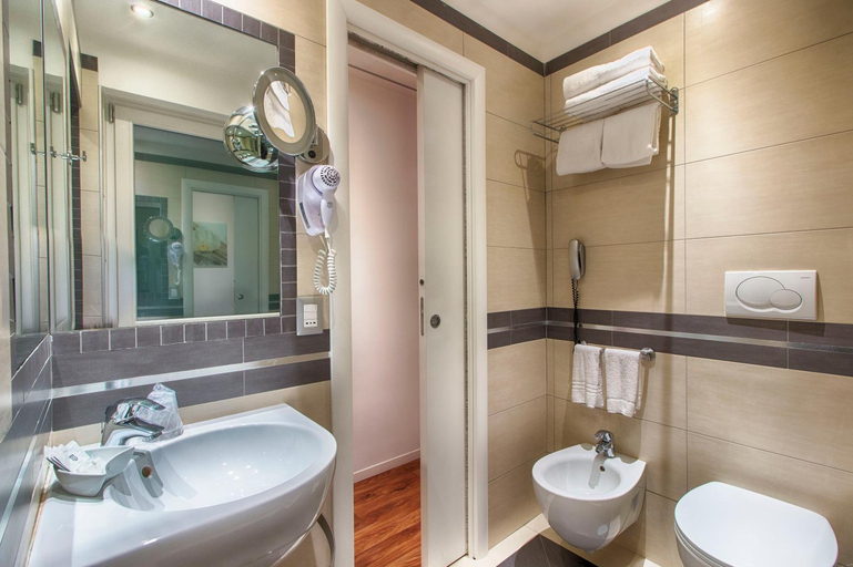 Bathroom 4, Hotel Raganelli, Rome