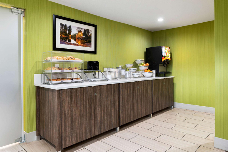 Food & Drinks 5, Comfort Inn & Suites Tigard near Washington Square, Washington