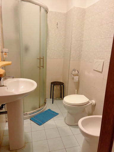 Bathroom 5, hotel bissi, Milano
