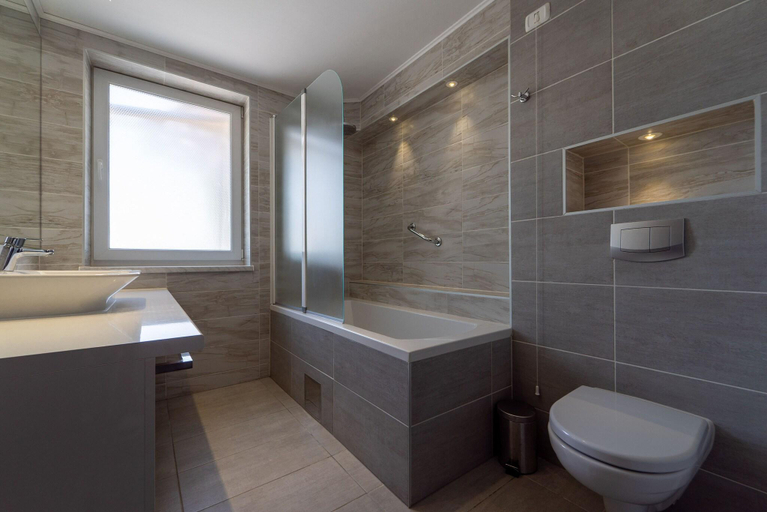 Bathroom, Mirjana And Rastoke, Slunj