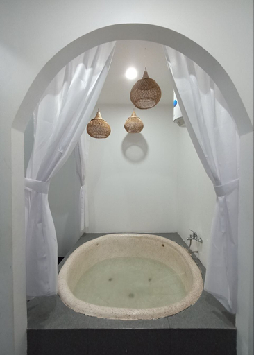 Bathroom 5, House of Marvilla, Sleman