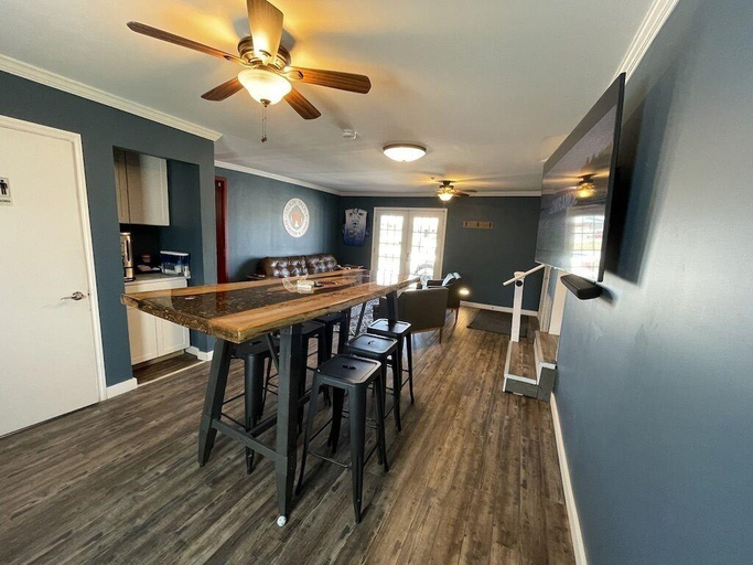 Bedroom 2, Talkin Tackle Outfitter and Lodge, Hamilton