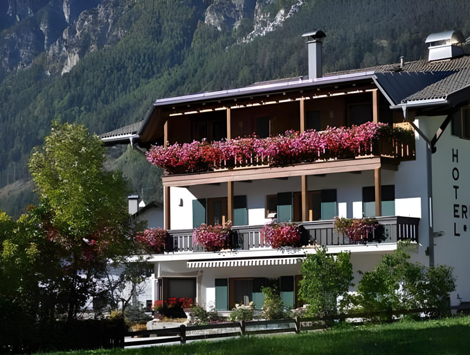 Exterior & Views 2, Hotel Erna, Bolzano