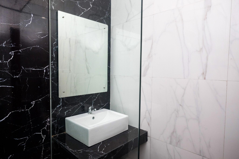 Bathroom 13