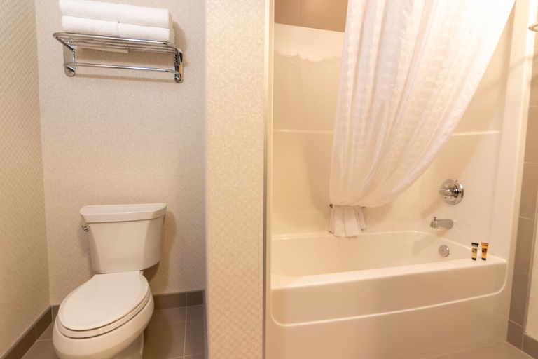 Bathroom 4, The Kanata by BCMInns Whitecourt, Division No. 13