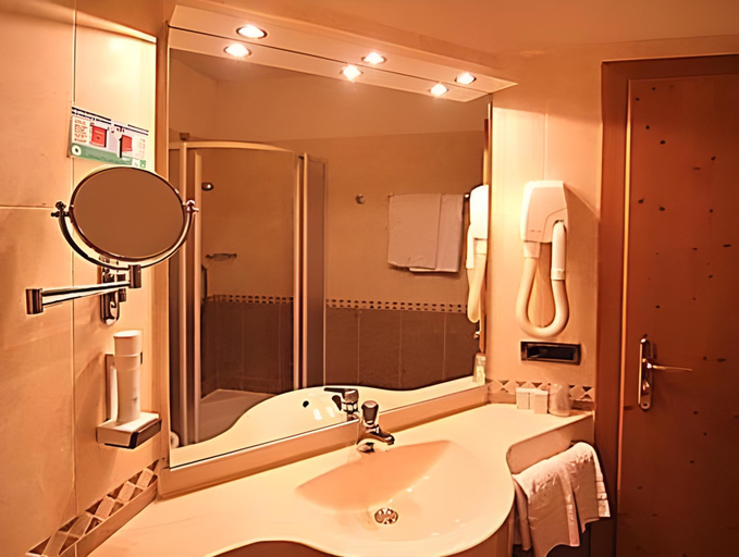 Bathroom 4, Hotel Comfort Erica Dolomiti Val d'Adige, Bolzano