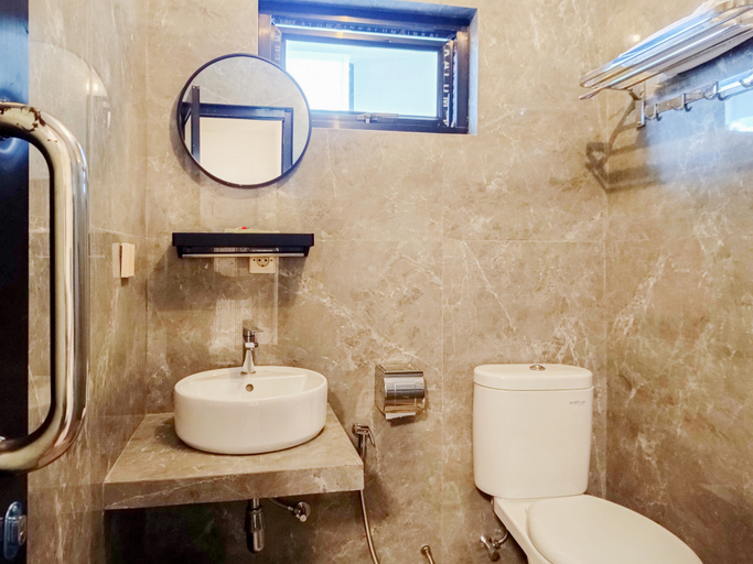 Bathroom 3, MAHA LIVING Dieng Syariah RedPartner, Wonosobo