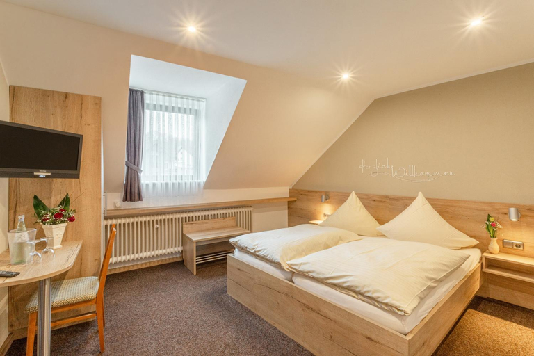 Bedroom 2, Hotel Restaurant Zur Neroburg, Vulkaneifel