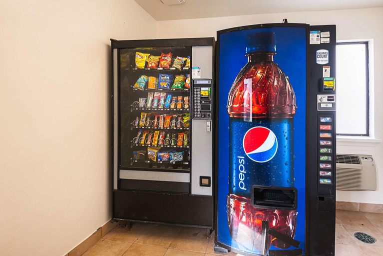 Food & Drinks 5, Studio 6 Extended Stay - Greensboro, NC, Guilford