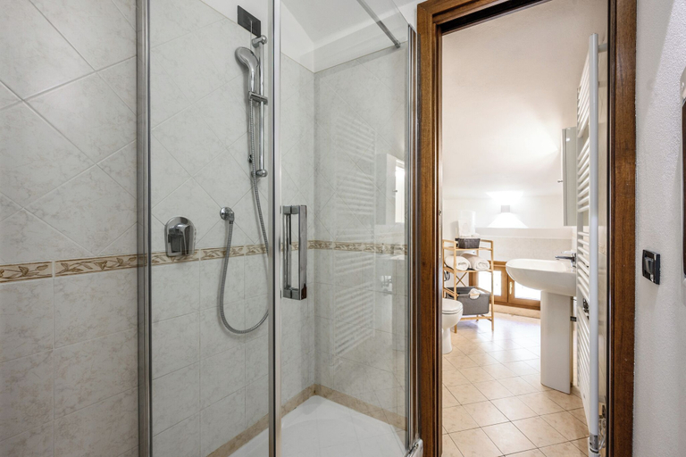 Bathroom 4, Emilia Studios 7, Modena