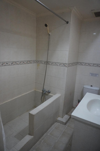 Bathroom 16