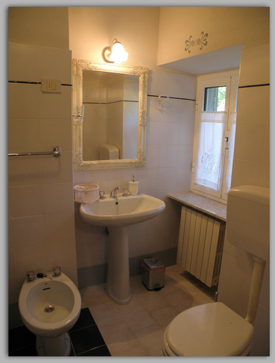 Bathroom, Cascina Luvot, Alessandria