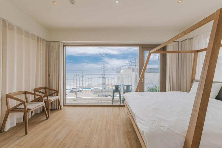 Bedroom 2, Greemhouse, Haeundae