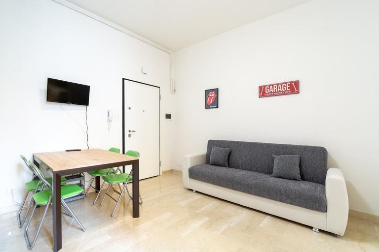 Others 5, HouSmart San Carlo 17, Bologna