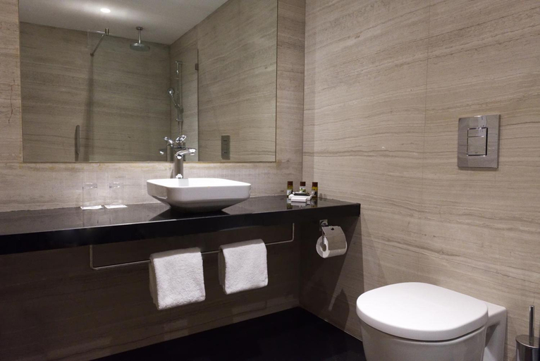 Bathroom 5, Sunrise Beach Hotel