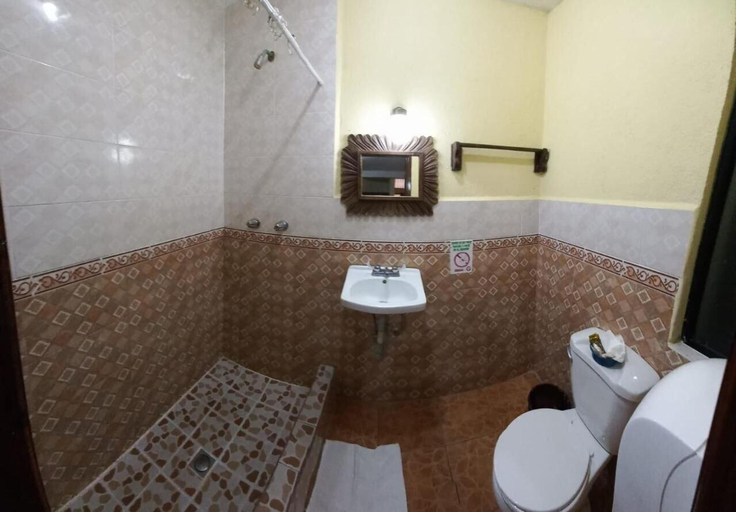 Bathroom 5, Hotel Nakbé Atitlán, Panajachel