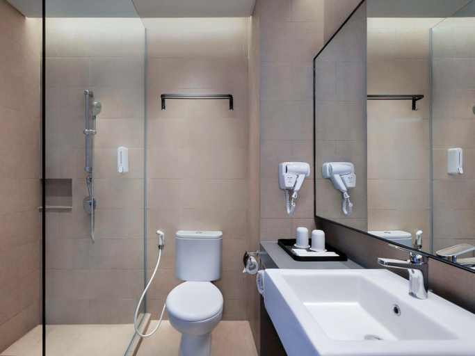 Bathroom 4, ibis Surabaya Tidar, Surabaya