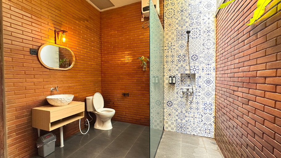 Bathroom 5, Kinarigiri Villa, Sleman