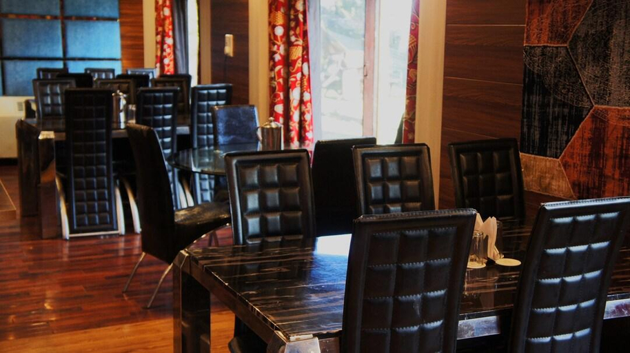 Food & Drinks, Hotel Zahgeer Continental , Gulmarg, Baramulla