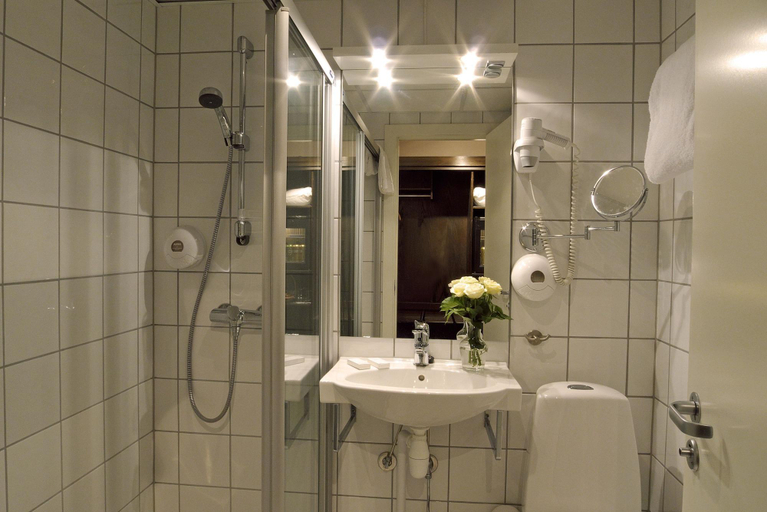 Bathroom 4, Home Hotel Park, Halden