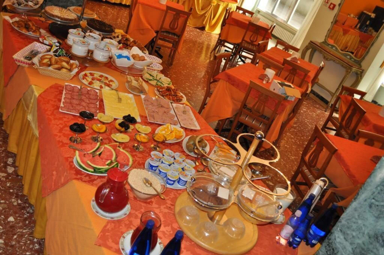 Food & Drinks 5, Esedra, Rimini