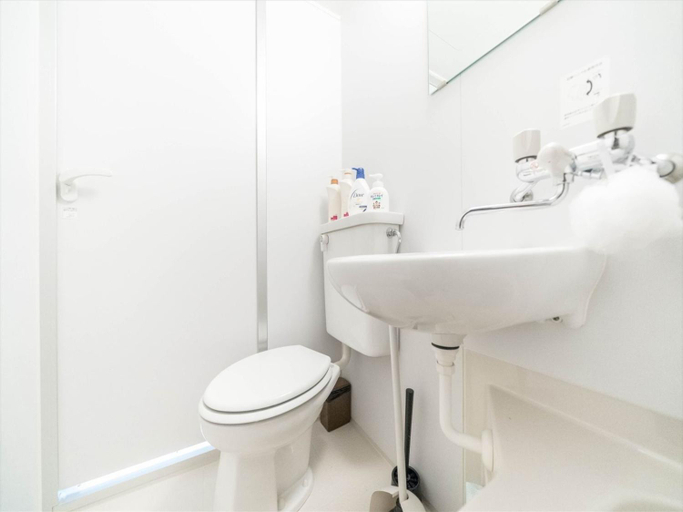 Bathroom 16