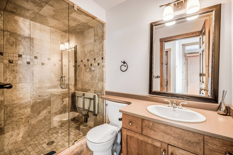 Bathroom 4, Southpoint 25 Two Bdrm Ski In Out HotTub, Kootenay Boundary