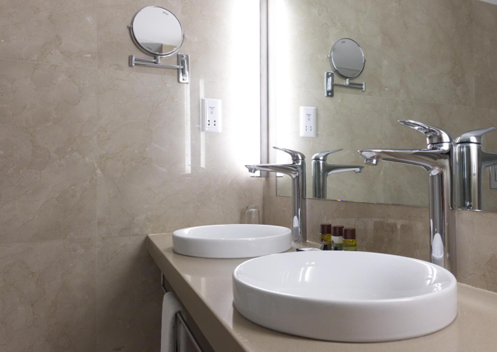 Bathroom 5, Sunrise Beach Hotel