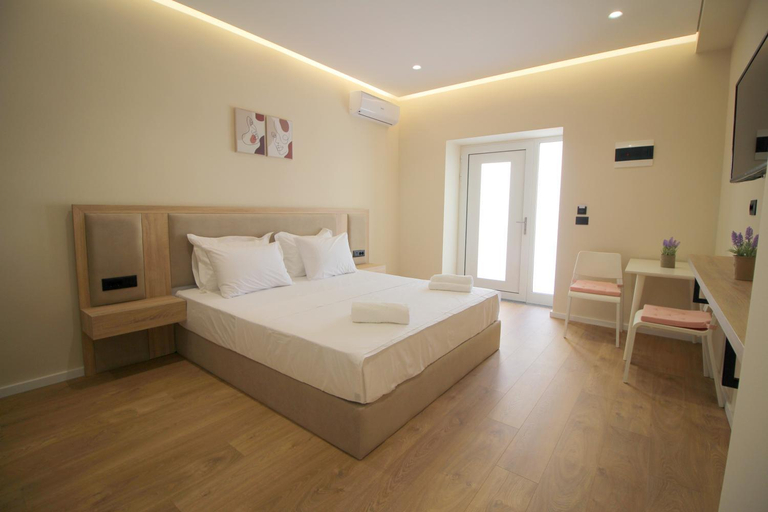 2, Helio's Apartments, Sarandës