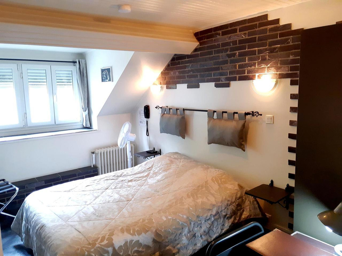 Bedroom 2, Logis Le Saint Hubert, Ardennes