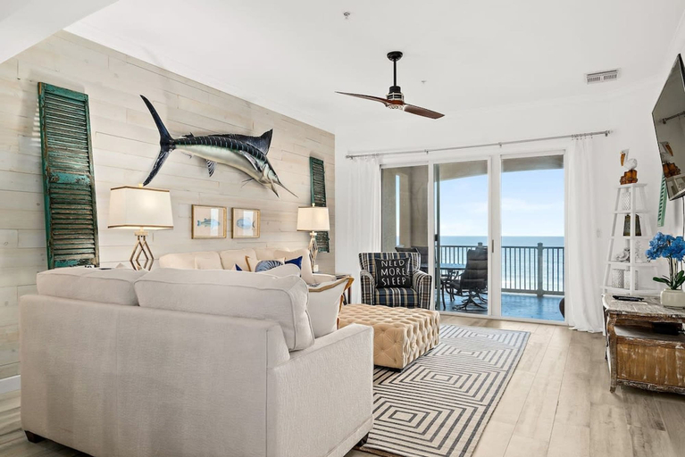 Room 1, New Luxury Ocean Front 3 Bedroom 2 Bath Condo Sleeps 8 Cinnamon Beach Resort, Flagler
